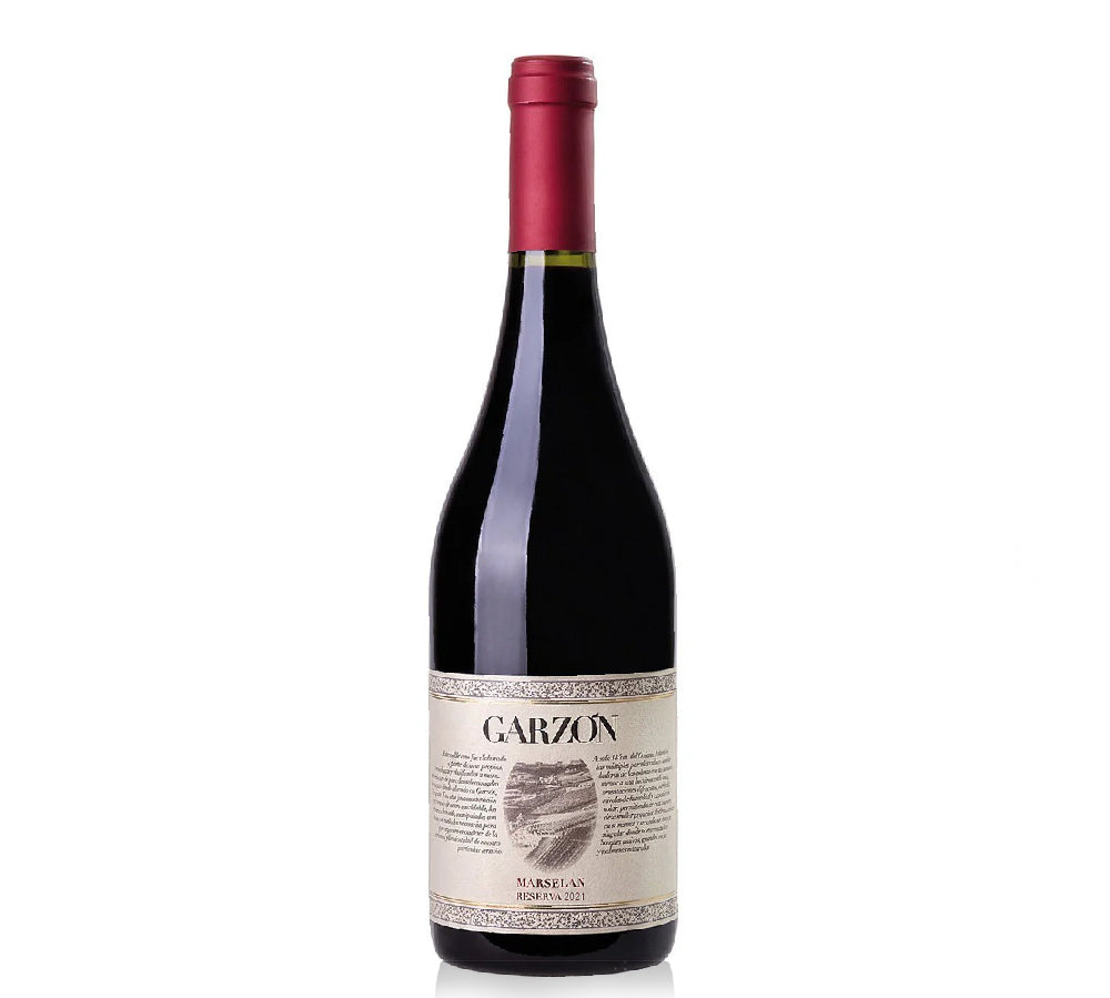 Bottle of Bodega Garzón Marselan Reserva 2021, showcasing aromas of black cherry, plum, and blueberry, complemented by notes of spice, licorice, and a touch of oak.