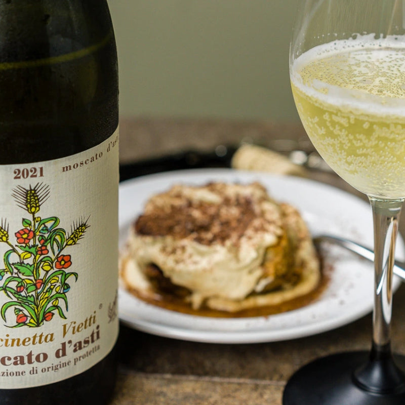 Bottle of Vietti Moscato d’Asti Cascinetta DOCG 2021, sweet sparkling Italian white wine with floral aromas and fresh peach and apricot flavors.