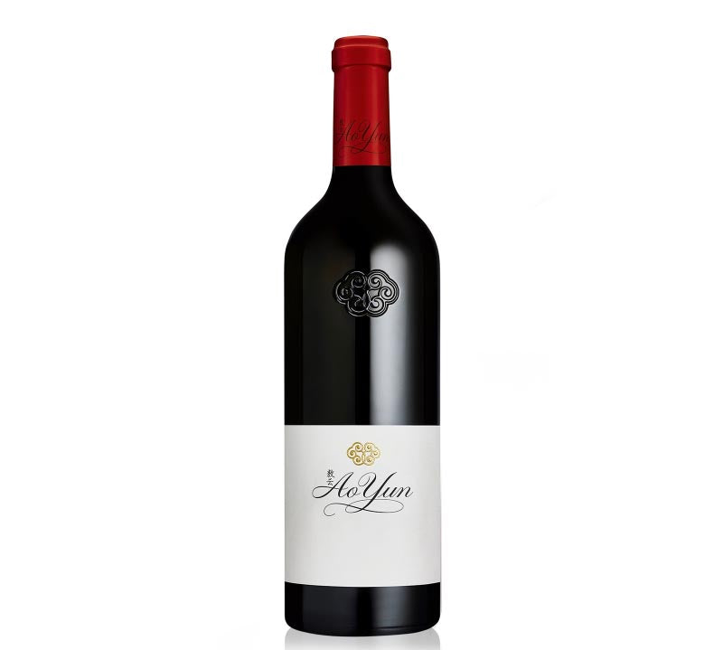 Ao Yun red wine bottle, 750ml, with a dark, rich color and an elegant label, a premium Cabernet Sauvignon blend from China's Yunnan region.