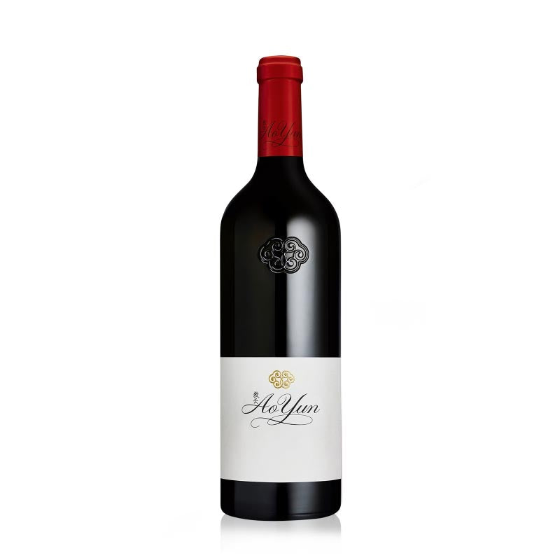 Ao Yun red wine bottle, 750ml, with a dark, rich color and an elegant label, a premium Cabernet Sauvignon blend from China's Yunnan region.
